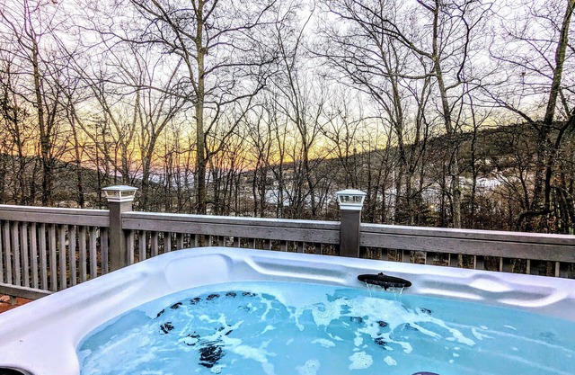HotTub,Location!YearRound:Ski Entr, Fmily Ctr. On Mountain Renovated 5BR 3.5BAEV