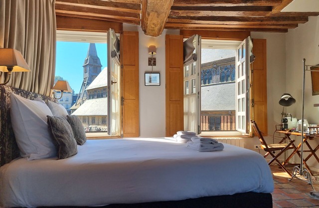 Houdaille 1 - Bright Suite overlooking the Port of Honfleur