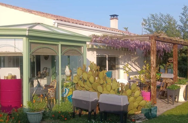 HOUSE 15 MIN. AWAY THE BEACHES OF THE ROYANNAIS COAST - IDEAL ENVIRONMENT FOR FAMILIES