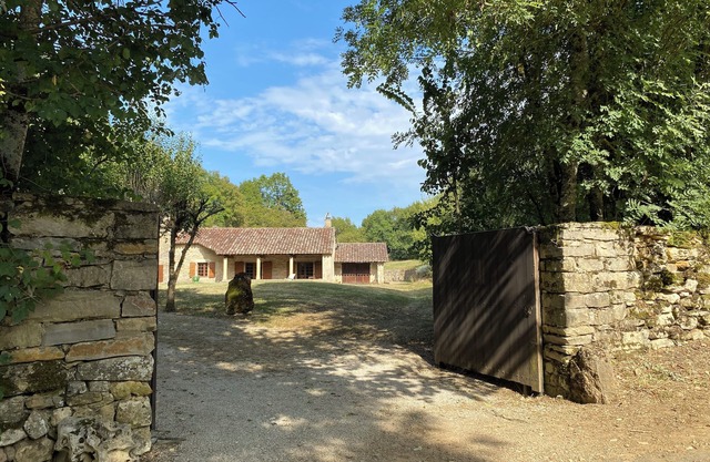 House 160 m2 on 6000 m2, sleeps 12 Private garden + shared swimming pool