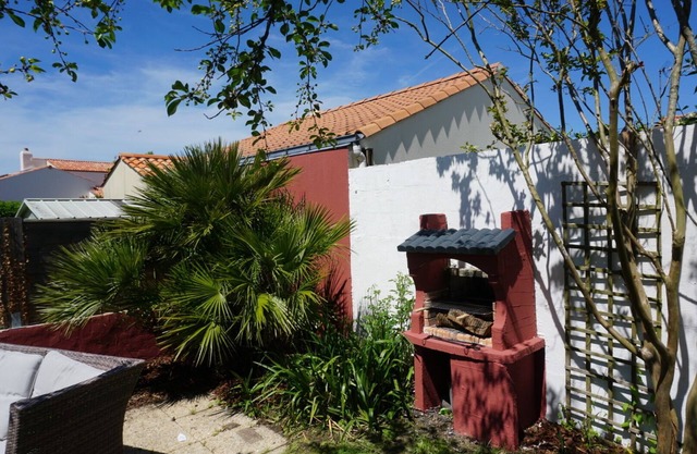 House 3 bedrooms, porch, garden, 5 minutes from the sea