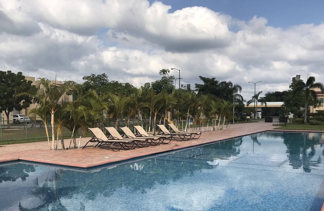 House 3 bedrooms 3.5 bathrooms. In Fracc. Amenities pool, gym, paddle