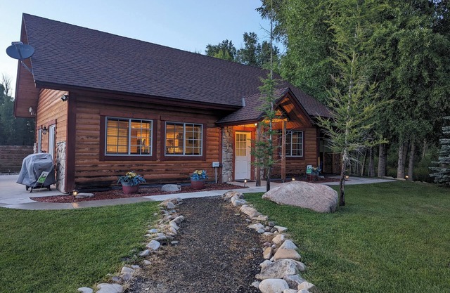 House - 3 BR - 2 BA - Sleeps 10n