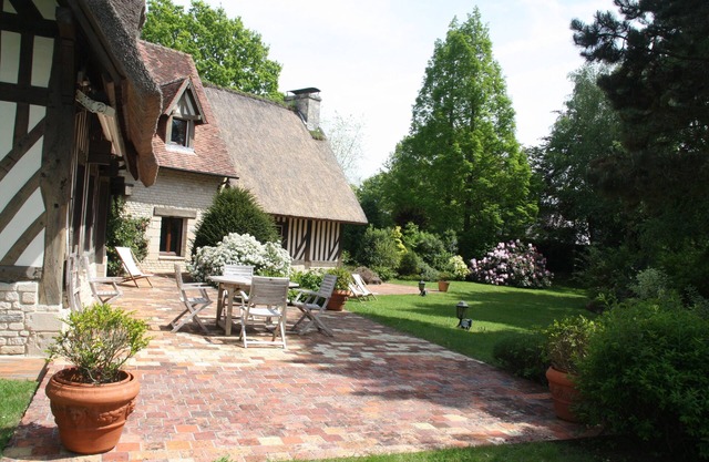 House 6 minutes from DEAUVILLE - enclosed garden, great hotel services.
