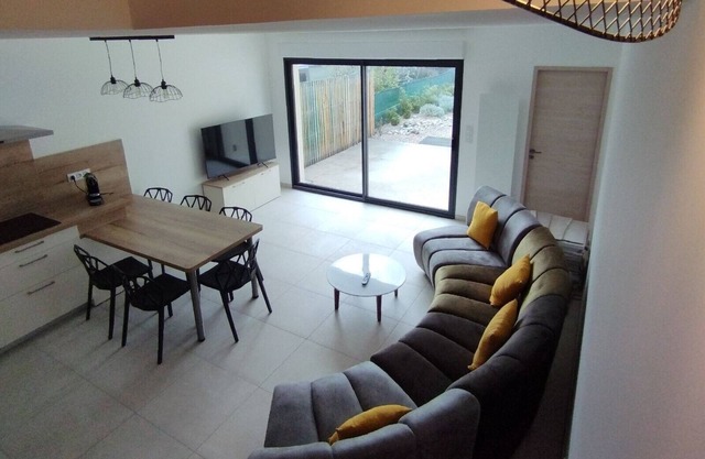 House by the sea Cross, climb the stairs, the sea is at your feet