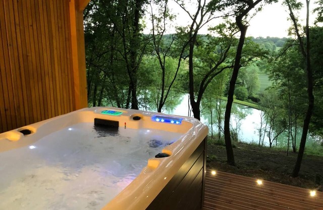 House-Cabane-Premium-Ensuite with Bath-Lake view