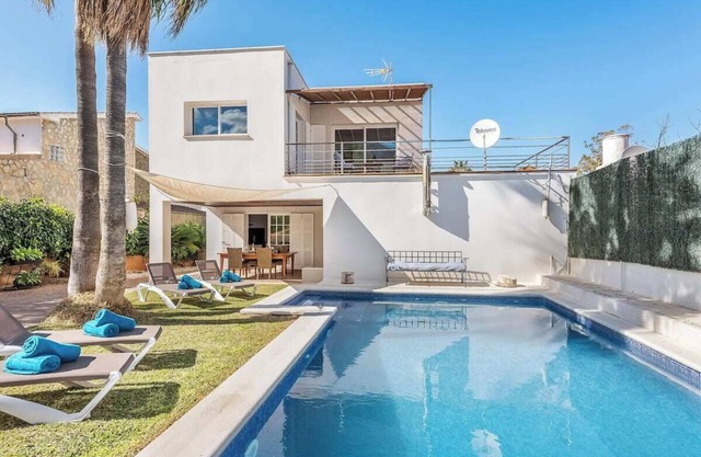 House with pool and large garden