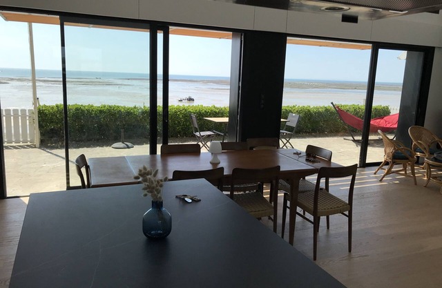 House facing the sea. Exceptional location!
