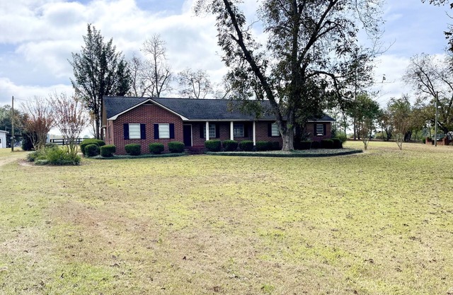 House-Family-Ensuite with Shower-Pool View-DeMott House