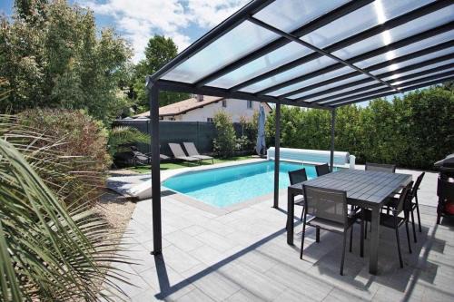 House for 8 with private pool
