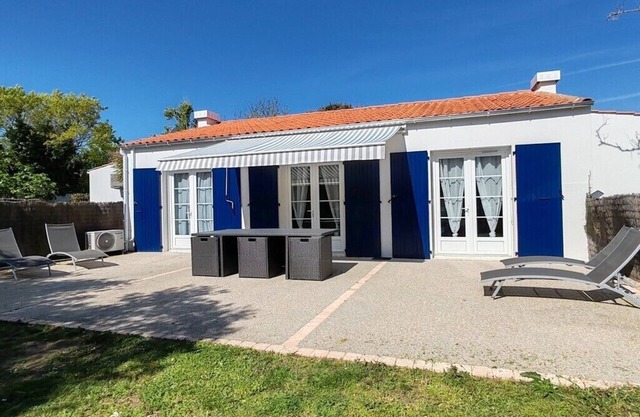 House for 6 people with swimming pool and garden, 200m from the sea!