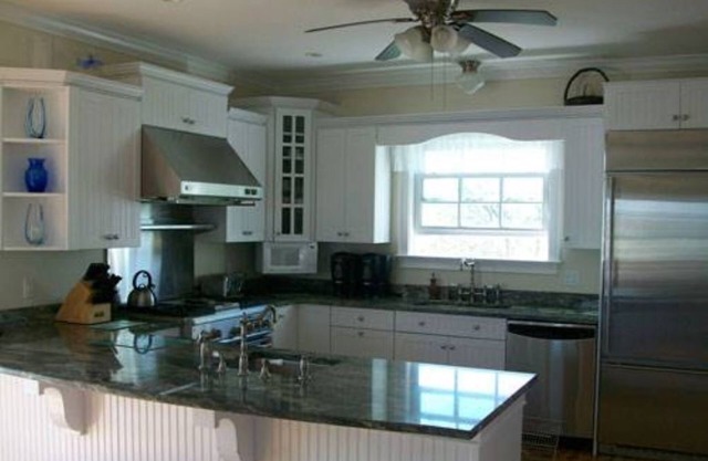 HOUSE FOR RENT, SLEEPS 18, NEAR BEACHES ON BLOCK ISLAND