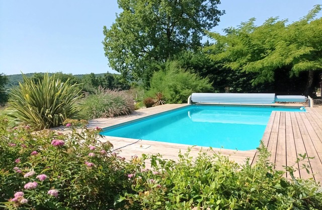 House near Bonaguil castle with private pool