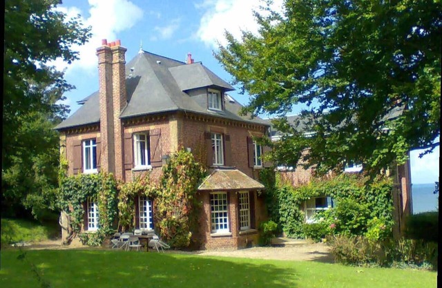 HOUSE OF CHARACTER