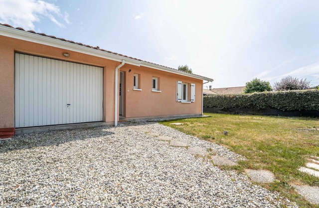 House in Bias for 6 – Comfort and nature near the ocean