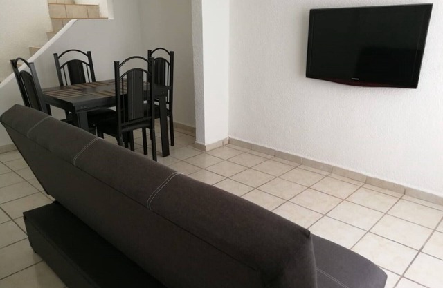 House in Cancún, 15min by car to the beach and airport with security 24hrs.
