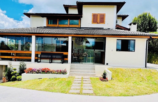 House in Condominium with Heated Pool, Playground, Hydro, Jacuzzi and Beautiful View.