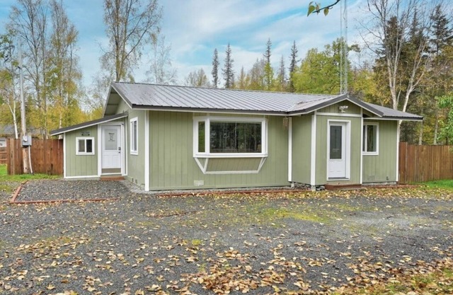 House in Soldotna, quiet and convenient location close to fishing!