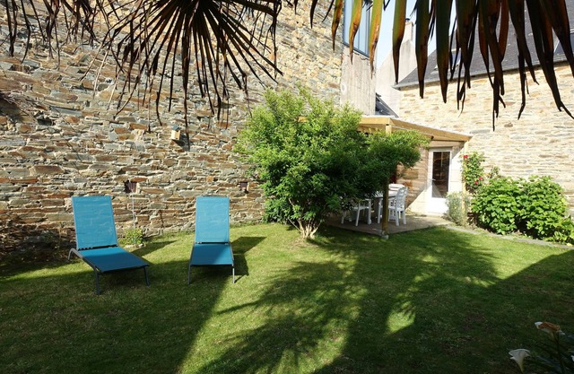 House Lannion, quiet, enclosed garden, near sea.