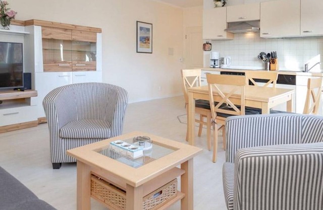 House Lia - Left - - Quiet in the Tinummer meadows.