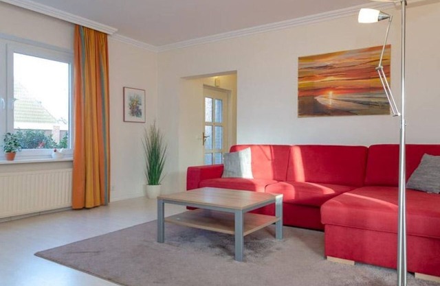 House Lia - Right - Quiet In the Tinnumer Wiesen.