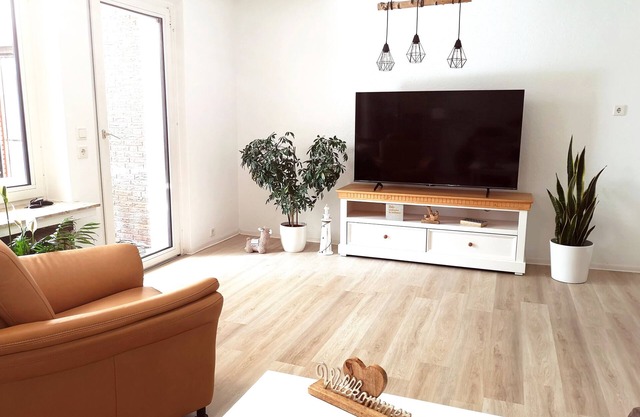 House Meereswind 3xbedroom, conservatory with fireplace, office, on the Westerkaye