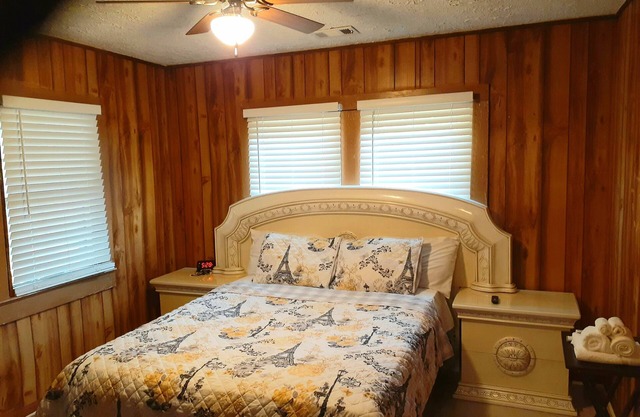 House ~ Near Airport “ATL”. Weekly & Monthly Discounts! Free WiFi & Parking!