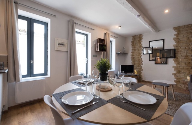 House near downtown and cited with terrace not overlooked