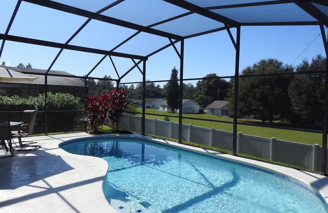 House Near Mickey - Luxury 4 Bedroom Villa with own heatable pool
