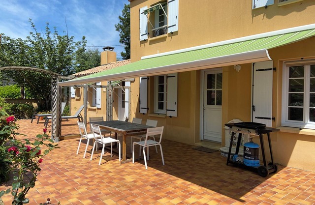 House near sea south exposed Provencale style