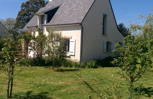 House near town and beach (island arz)