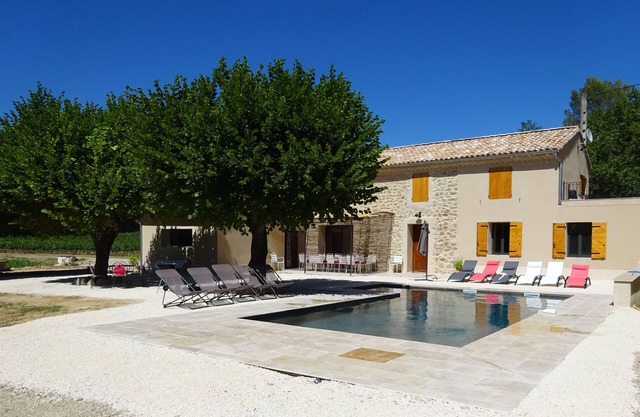 House of character renovated with pool, in Provence, 14 people
