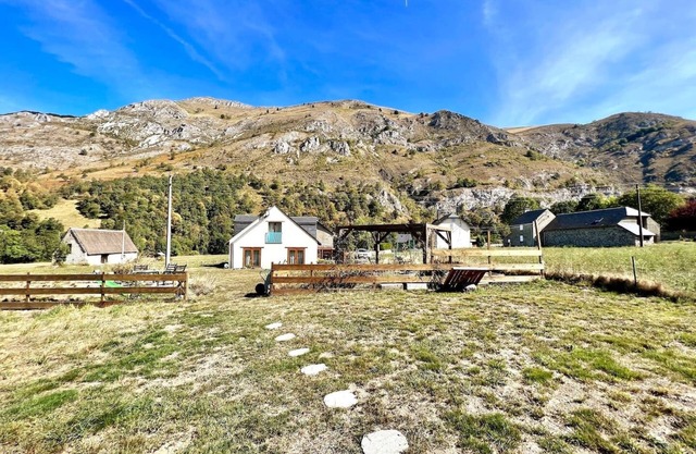 House on the mountain, between ski slopes and hiking trails.