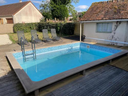 House Saint Laurent Nouan balneo and pool