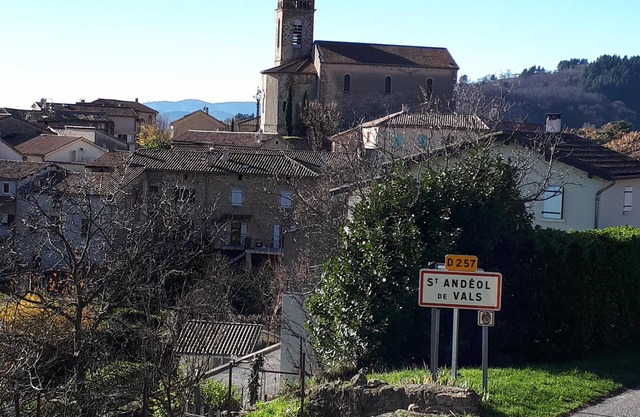 House surrounded by a calm and peaceful village in the park Monts d'Ardèche.