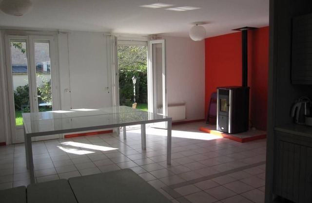 House surrounded by greenery, near a river, with 5 bedrooms (sleeps 15)