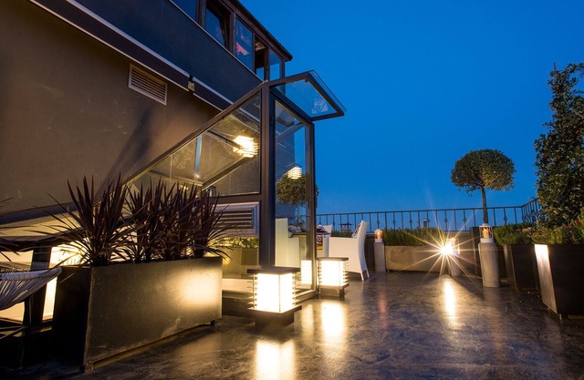 House with 180 m2 over 3 floors and 60m2 terrace with a seaview