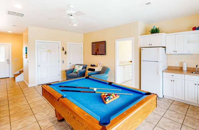 House with AC, fireplace, & private hot tub