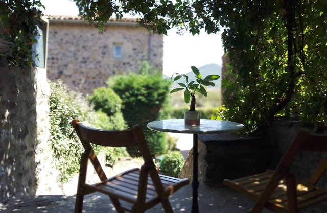 House With Courtyard 15min Walk From Lake Salagou