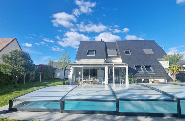HOUSE WITH COVERED HEATED POOL 10m x 4m IN QUIET AREA, SEA AND COUNTRYSIDE.