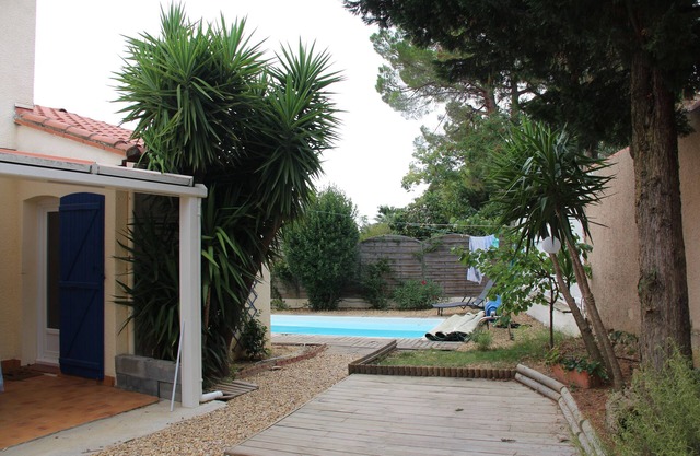 House with garden and swimming pool