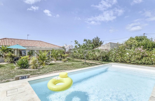 House with a pool for 6 persons
