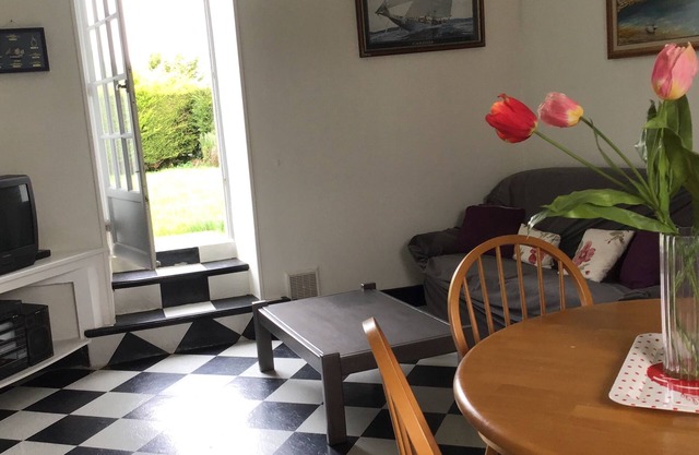 house with veranda. Garden, Private parking. beaches