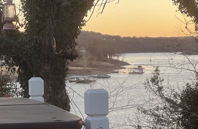 House with Lakeview & Hot Tub