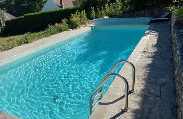 House with swimming pool near Paris in a charming village