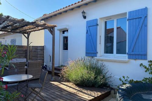 House With TerraceParking 300m From The Beach