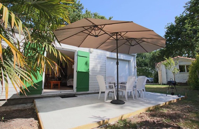 House with wooded garden near Royan