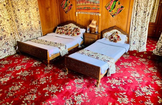 Houseboat Mughal Suit