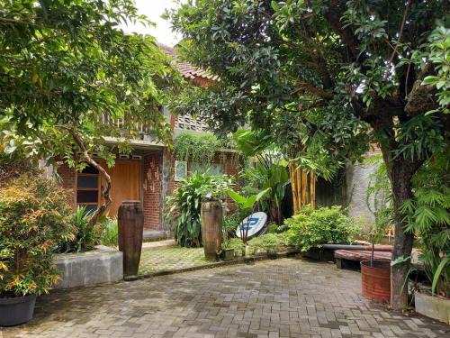 Housetostay Condrowangsan