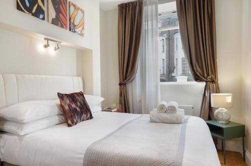 HR2 - Charming 1-Bed near Holland Park - by Short Stories London
